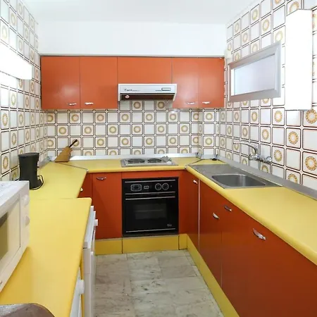 Apartment Medes Park 2-8 *