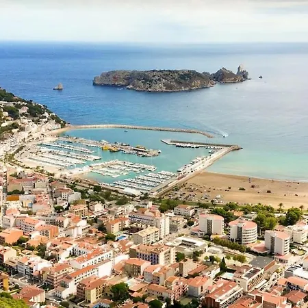 Medes Park 2-8 Apartment