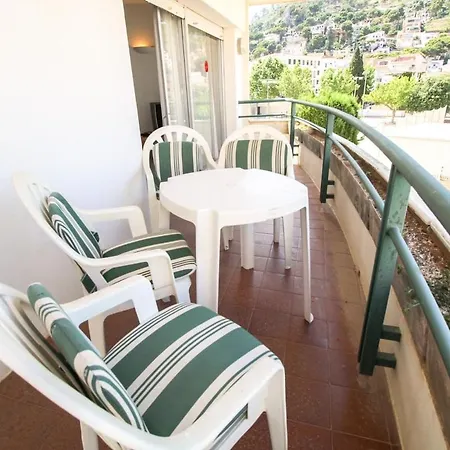 Medes Park 2-8 Apartment
